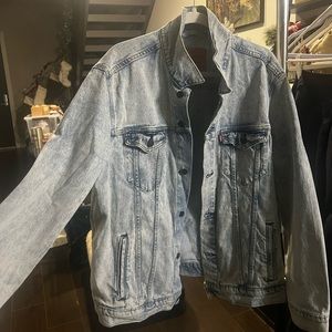 LEVI DENIM JACKET